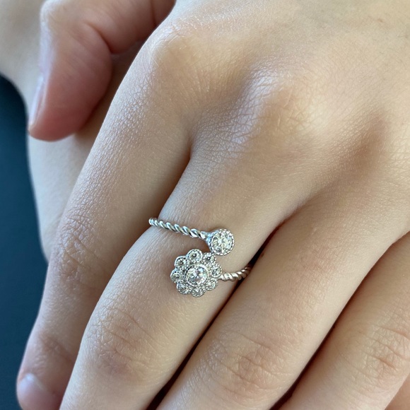 Clearance $15 Firm! Cz Flower Twisted Sterling Silver Ring - Picture 9 of 16